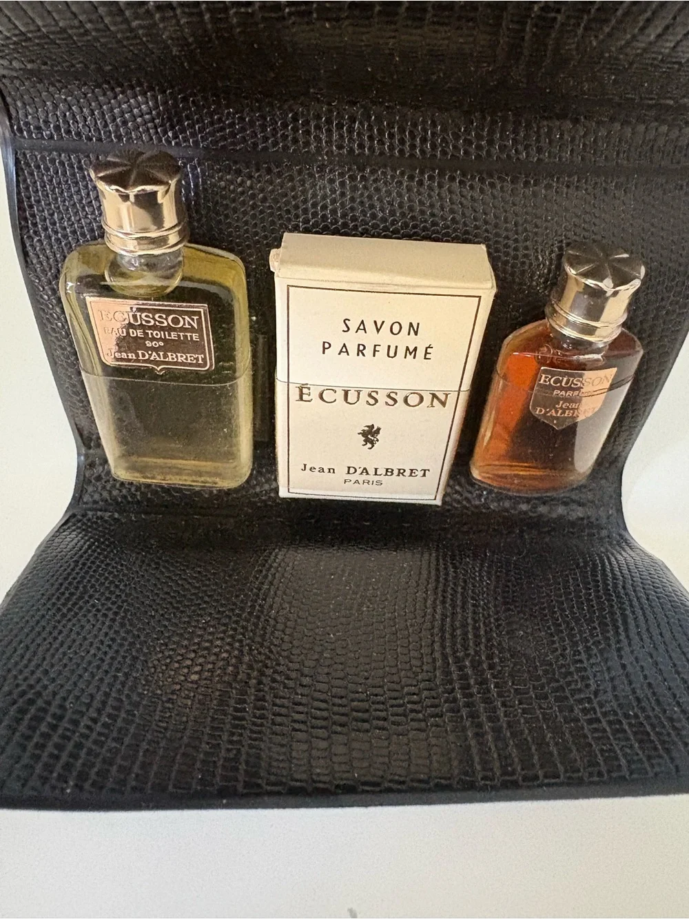 Rare vintage Ecusson by Jean D’albret travel set